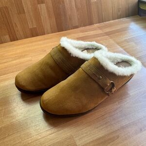A2 by Aerosoles furlined suede slip on clogs size 8 tan